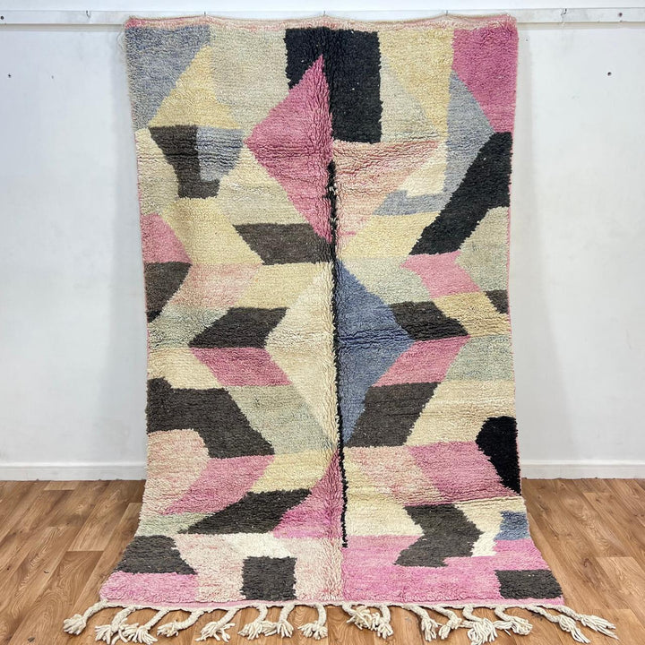 Vintage Moroccan wool rug 735 – handmade geometric pastel Berber carpet in pink, beige, and cream (247 × 156 cm / 8.10 × 5.11 ft).