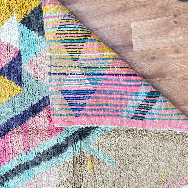 Vintage Moroccan wool rug 802 – colorful handmade Berber carpet with geometric pattern (256 × 156 cm / 8.4 × 5.1 ft).
