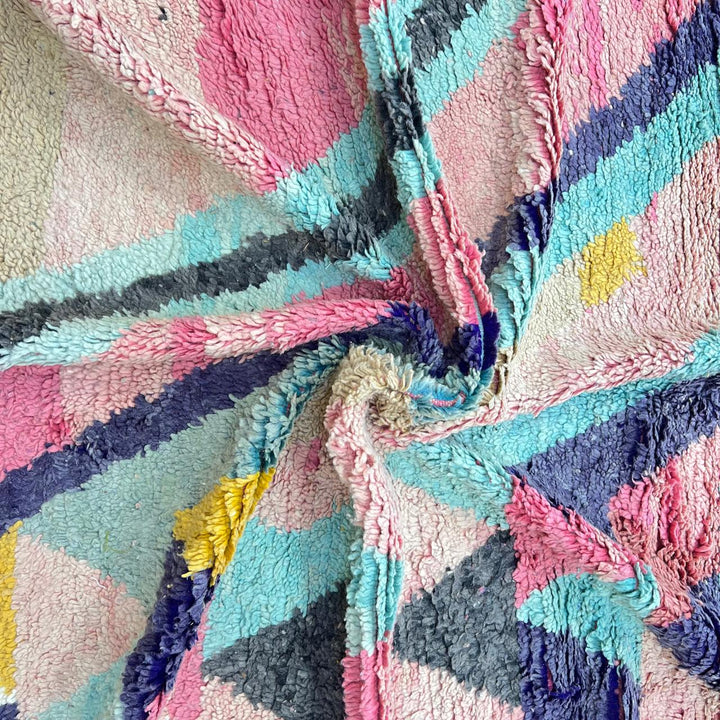 Vintage Moroccan wool rug 802 – colorful handmade Berber carpet with geometric pattern (256 × 156 cm / 8.4 × 5.1 ft).